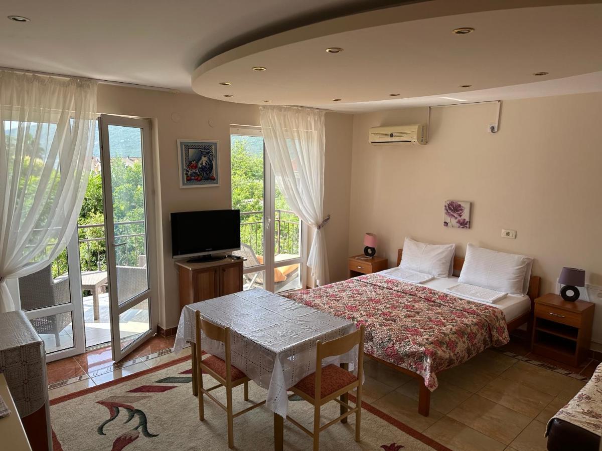 Villa Alla Bed And Breakfast Херцег-Новий Екстер'єр фото